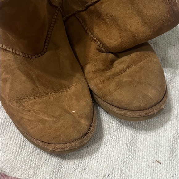 UGG Kids Boots in Brown and Cream - Picture 10 of 10